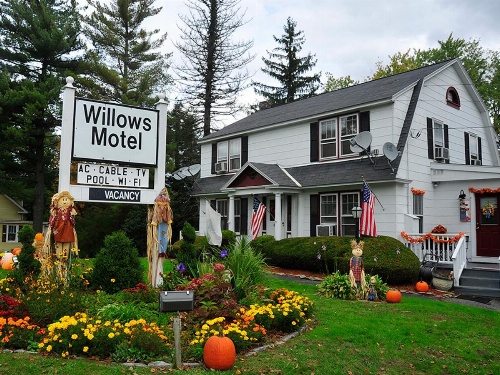 Willows Motel image 26