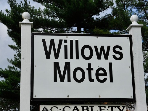 Willows Motel image 9